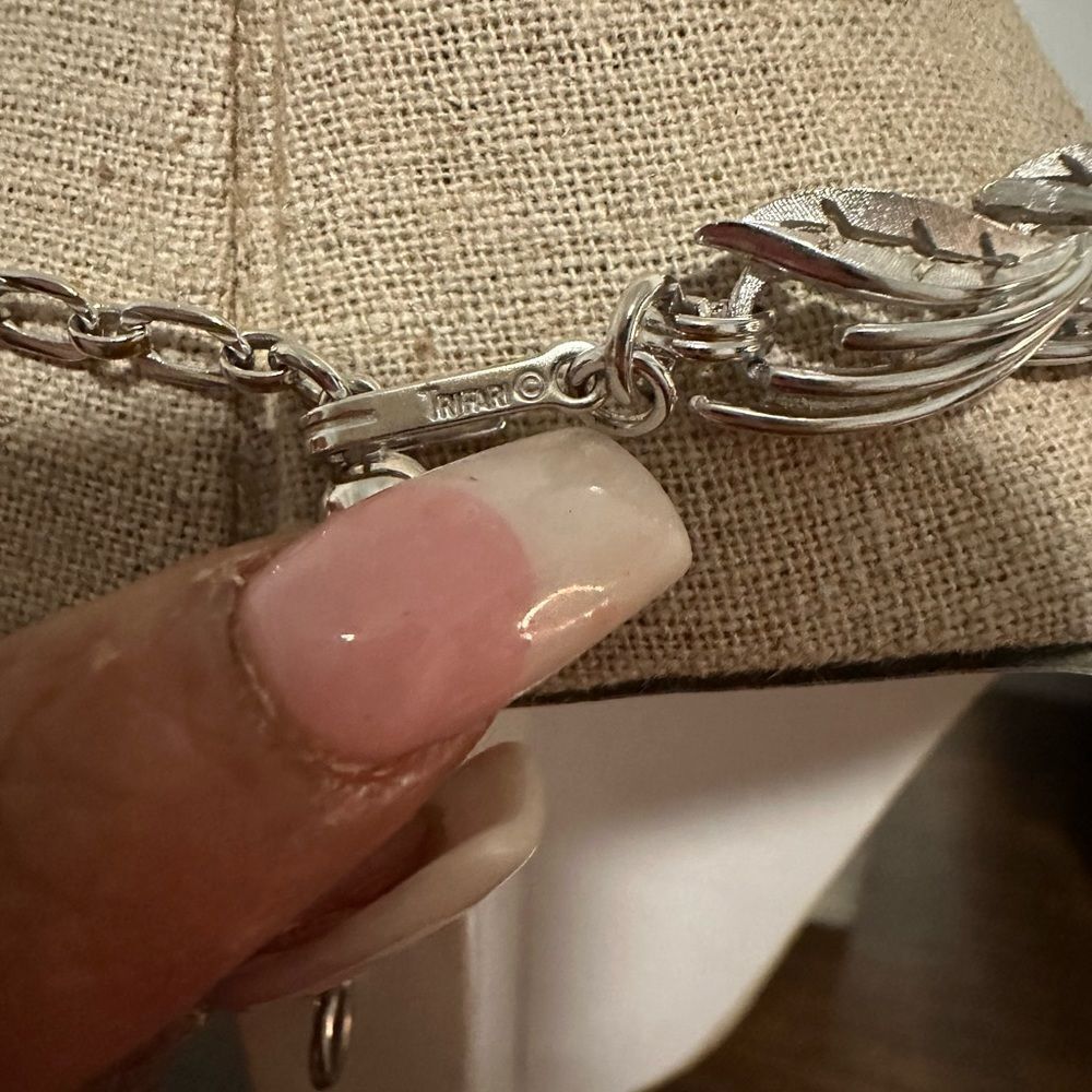 TRIFARI VINTAGE POLISHED SILVER TONE LEAVES LINK  NECKLACE - Picture 3 of 5